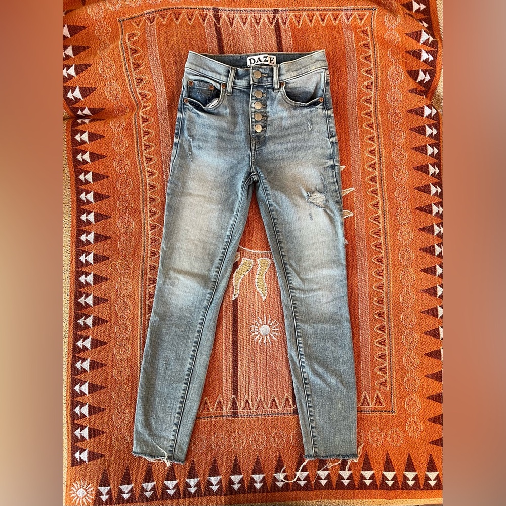 DAZE Jeans High Waisted Ankle Jeans Size: 25